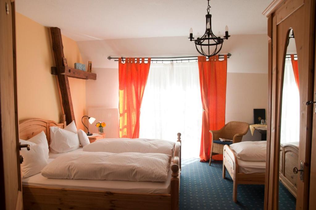 Hotel Schuberths Am Markt Buttenheim Rum bild