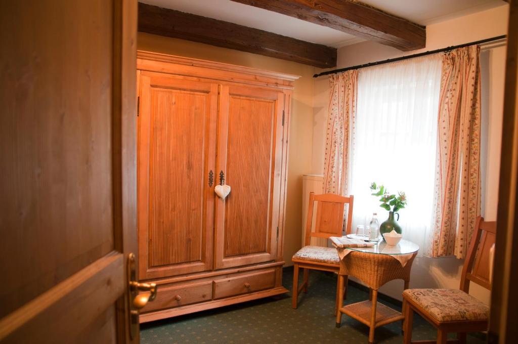Hotel Schuberths Am Markt Buttenheim Exteriör bild